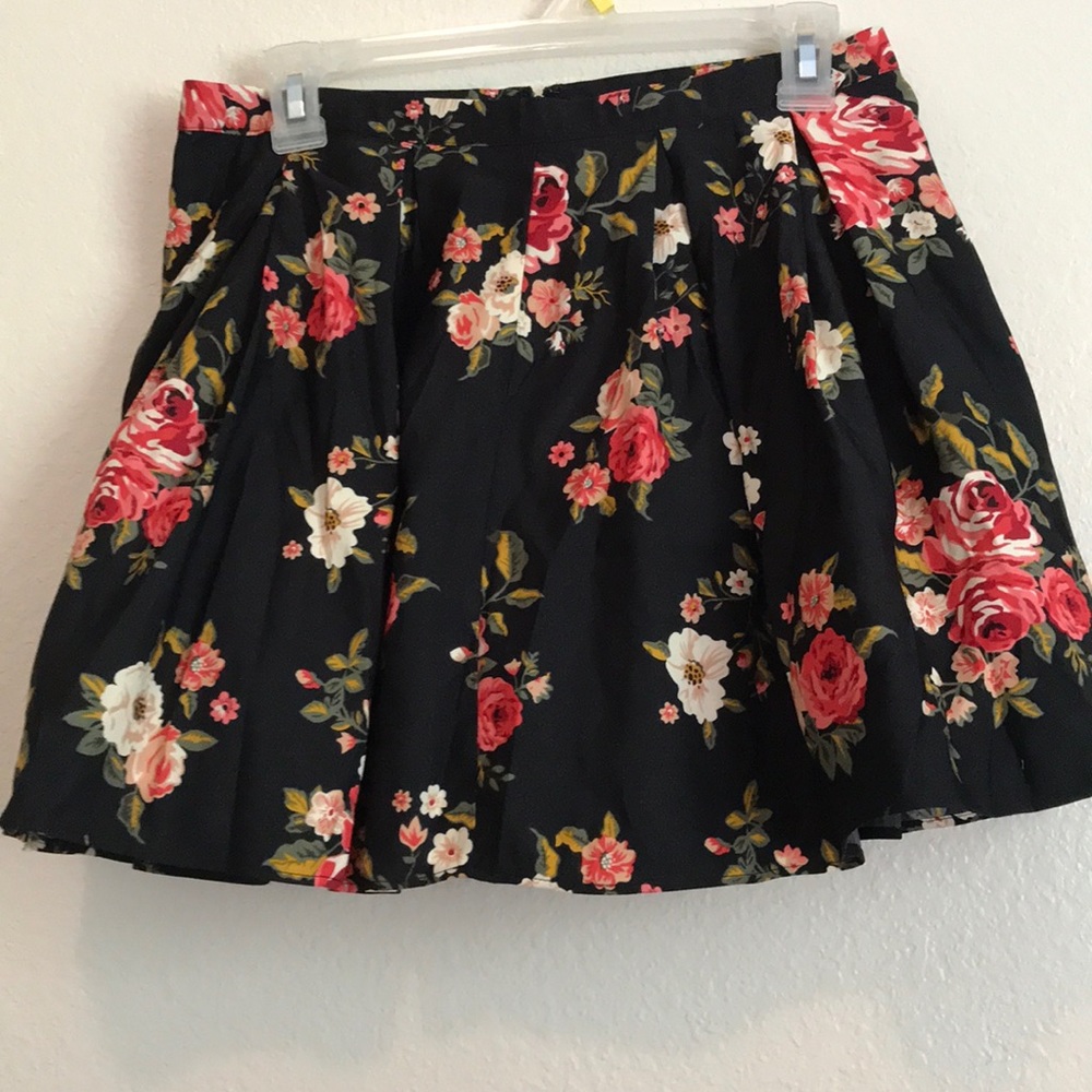 Floral pattern mini skirt
